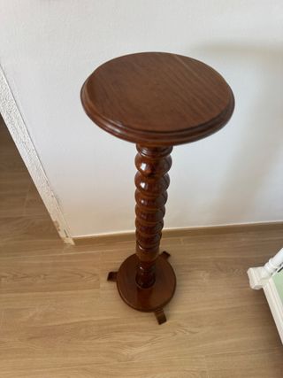 Pie de jardinera de madera