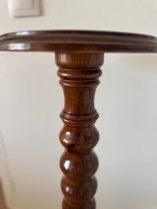 Pie de jardinera de madera