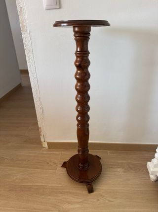 Pie de jardinera de madera