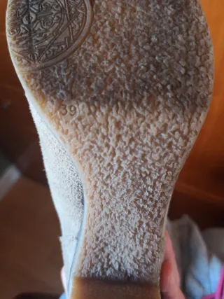 Botas de ante media caña con cordones