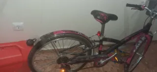 Bicicleta rosa negra con flores  B,TWIN original