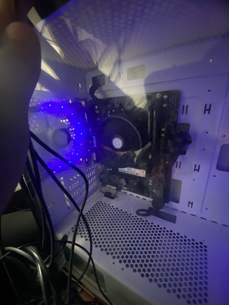PC Gaming NitroPC con luces LED azules afbeelding 2