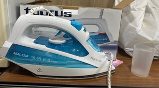 Plancha Taurus ARAL 2200W Azul