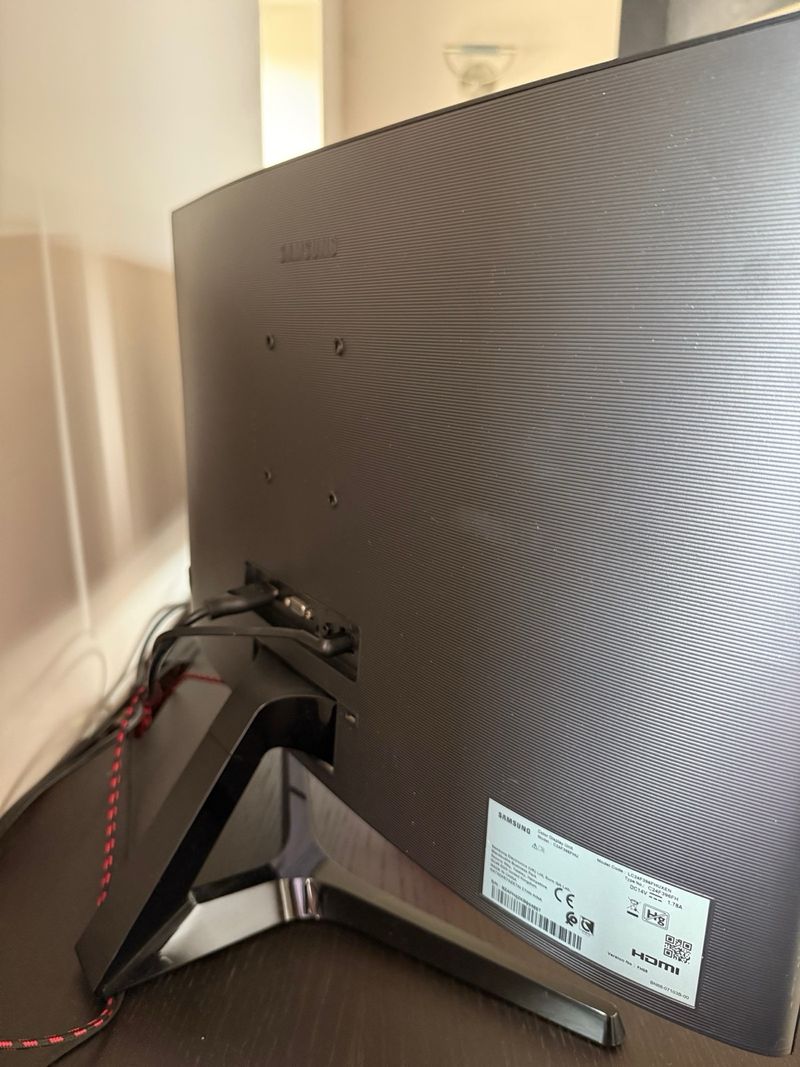 Monitor Samsung 24 Curvo C24F390 afbeelding 2