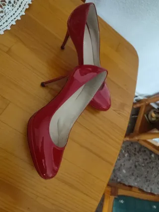 Salones rojos de tacón