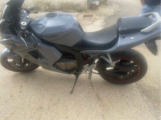 Hyosung GT250R Moto Deportiva Gris