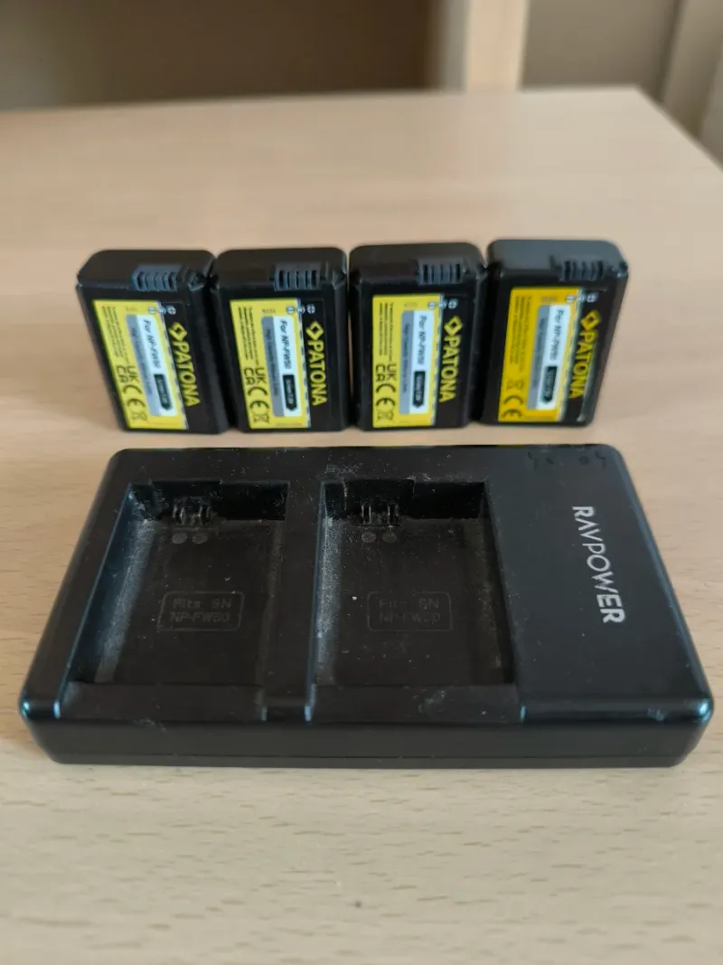 Cargador RAVPower y 4 Baterías NP-FW50 Sony