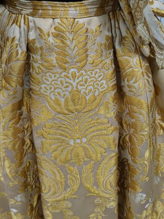 Vestido Fallera Brocatel Oro Crudo