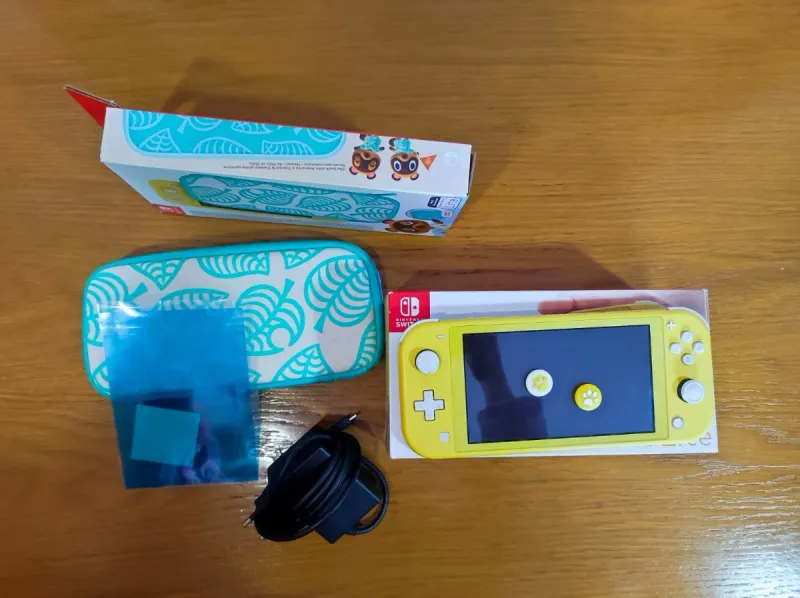 Nintendo Switch Lite Amarilla + Funda