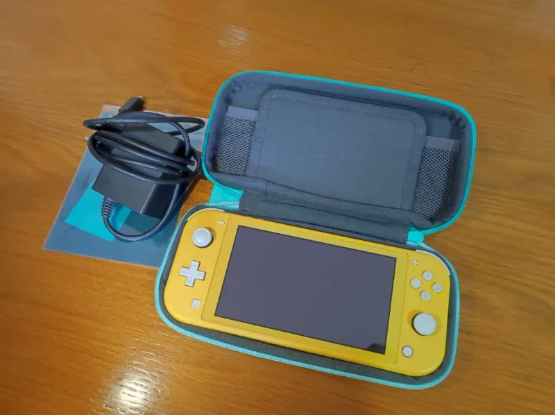Nintendo Switch Lite Amarilla + Funda afbeelding 2