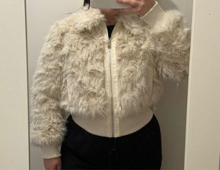 Chaqueta Zara efecto pelo crema Talla S
