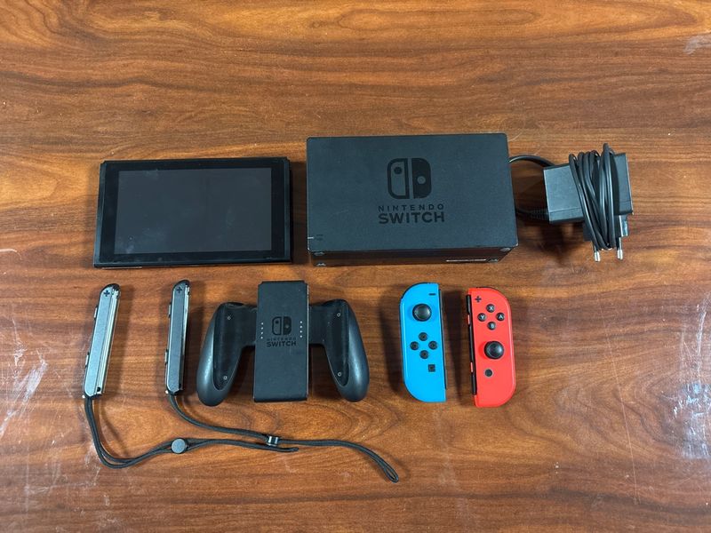 Nintendo Switch Azul/Rojo Completo
