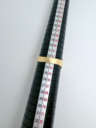 Sello de oro de 18k . Peso: 5gr.