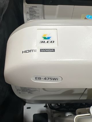 Proyector Epson EB-475Wi con todo los accesorios