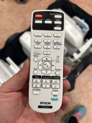 Proyector Epson EB-475Wi con todo los accesorios