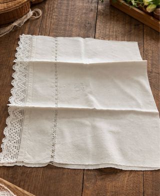 Asciugamano in lino fatto a mano