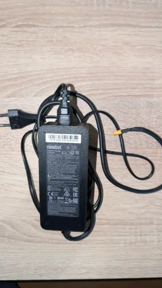 Cargador Patinete batería 48V