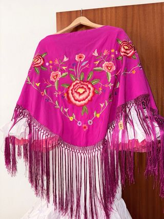 Traje de flamenca blanco y rosa