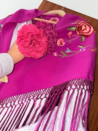 Traje de flamenca blanco y rosa