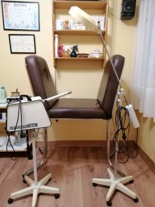 Camilla masaje, lupa y vapor ozono.