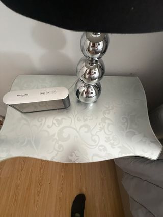 Mesitas de noche estilo Isabelino, de pan de plata