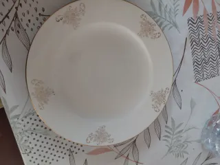 12 Platos de cerámica con borde dorado