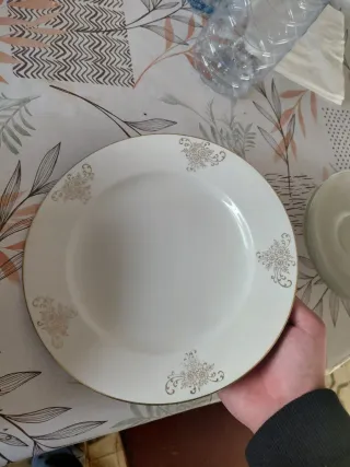 12 Platos de cerámica con borde dorado