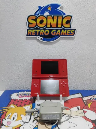 Nintendo DSi Roja con Cargador y juego