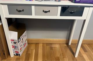 Mueble de entrada blanco y gris