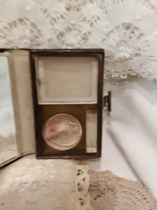Antigua cartera polvera con espejo