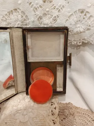 Antigua cartera polvera con espejo