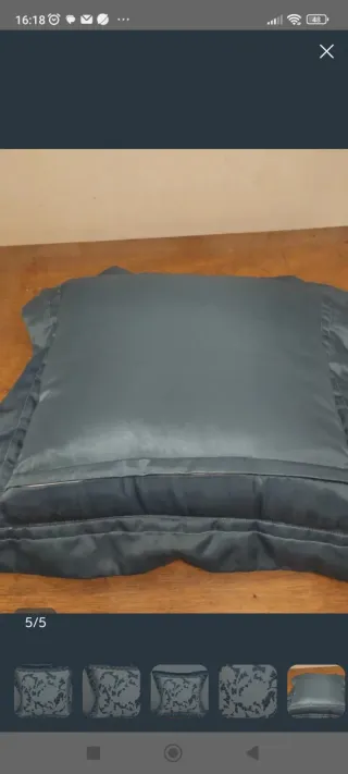 Cuscino decorativo ricamato a mano