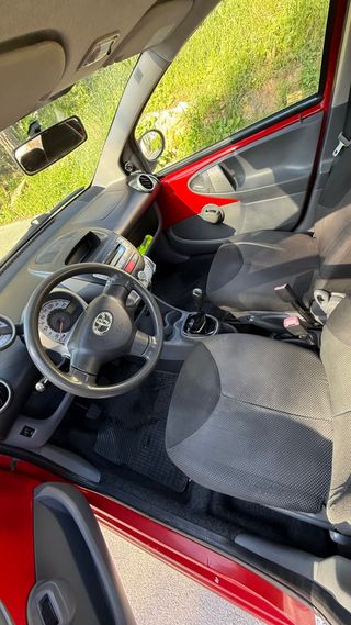 SE ALQUILA COCHE POR MESES