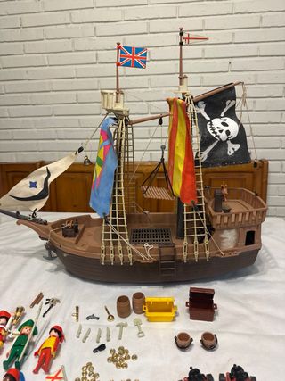 Barco Pirata Playmobil con figuras