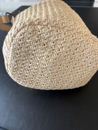 Bolso de rafia con detalles coloridos