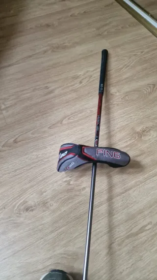 Palo de golf híbrido PING G20.