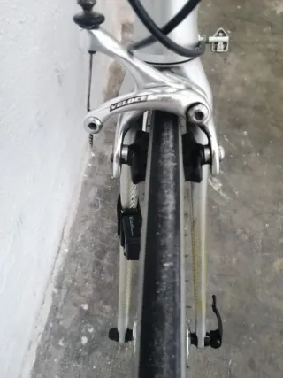 Bicicleta de carretera blanca