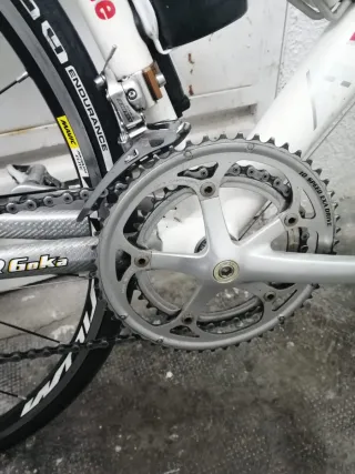 Bicicleta de carretera blanca