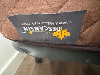 Cama individual con colchón y manta