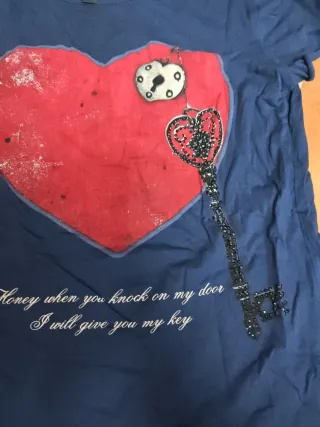 Camiseta Stradivarius Corazón Talla M