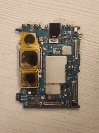 Placa base Galaxy Fold 4 con cámaras.