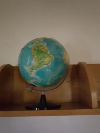 Globo terráqueo con luz