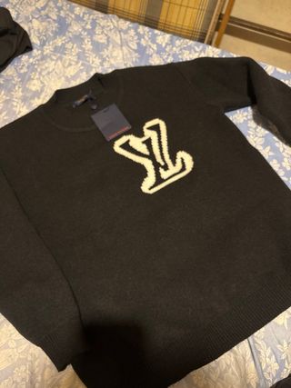 Sudadera Louis Vuitton Negra con Logo Blanco