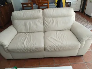 Sofá beige de piel