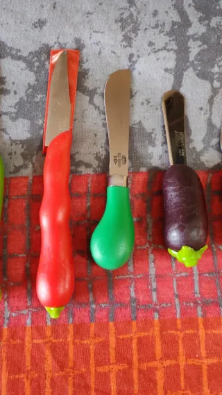 Lotto 8 Coltelli a forma di Ortaggi