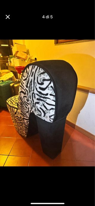 Sedia a forma di tacco alto