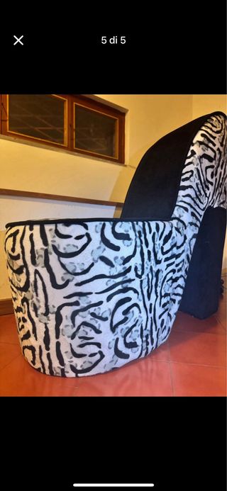 Sedia a forma di tacco alto