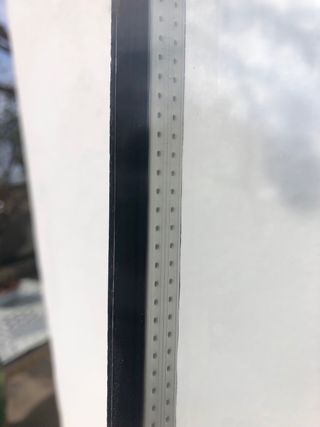 Cristal grande con marco negro