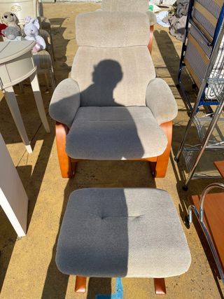 Sillón reclinable con reposapiés
