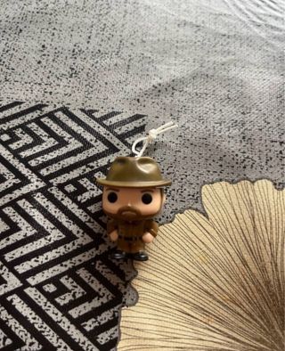 Muñeco de hopper de Kinder Joy Stranger Things